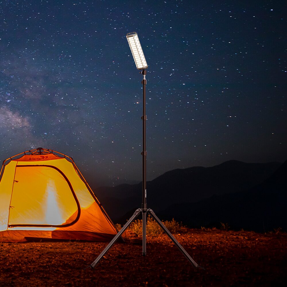 CLAYMORE QUICK STAND lighting a campsite at night